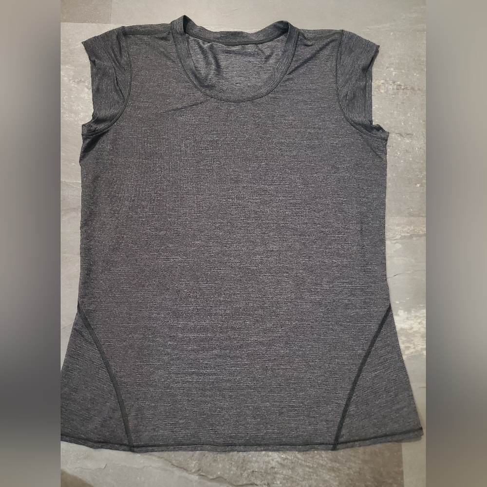 Lululemon Women's Athletic Short Sleeve Top. Heathered Grey, Silver. Size M.